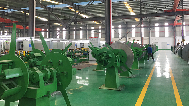 為什么工業(yè)管道生產(chǎn)離不開(kāi)高性能不銹鋼制管機(jī)？